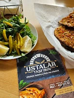 Lahmacun Mit Salat