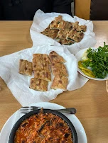Pide Mit Weichkäse Und Spinat