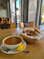 شوربة تركيا مع الخبز المحمص